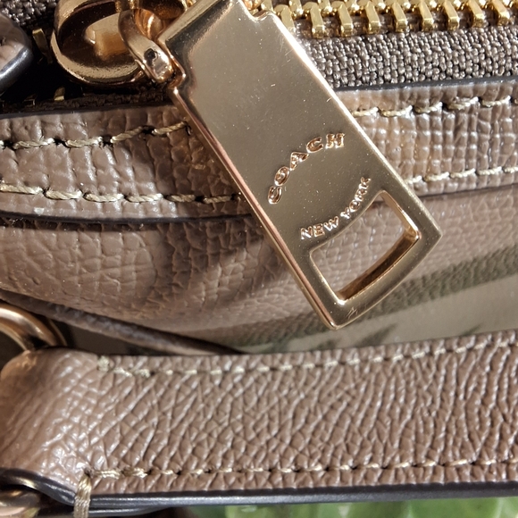 Coach Aria Convertible Crossbody Shoulder Bag - Picture 4 of 16